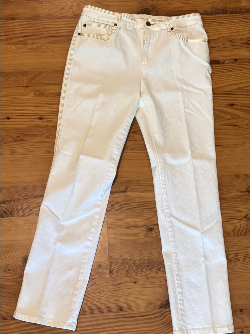 CHICOS Platinum Women's White Denim  Jeans SZ 1.5 Embellished Pockets
